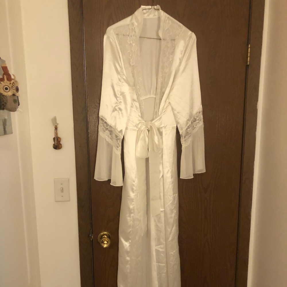 Gorgeous silk-like bathrobe